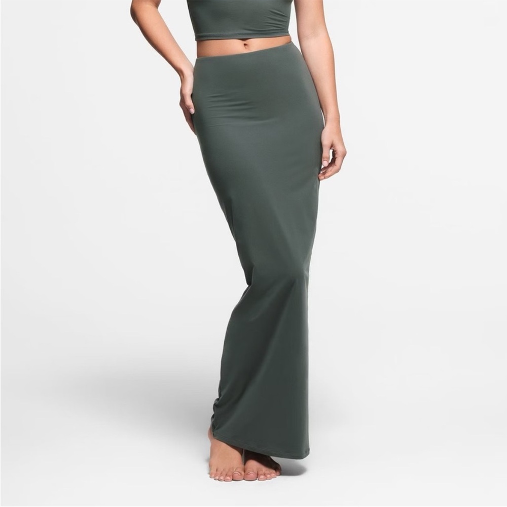 SKIMS Maxi Skirt in Dark Green